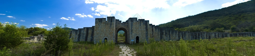 希腊语大威利基古老的废墟大普列斯拉夫保加利亚里程碑式全景观古代图片