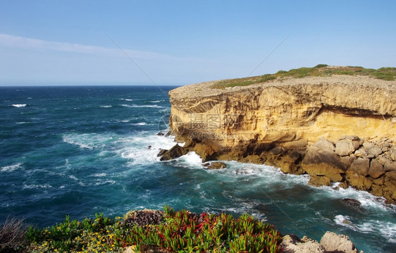 悬崖海景神职人员大西洋岩石海岸线风景葡萄牙阿尔杰祖加韦图片