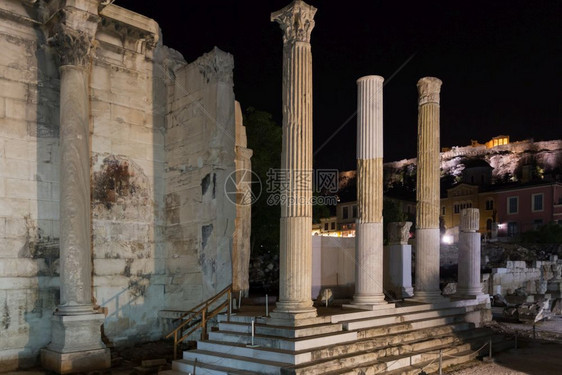 废墟Hadrianrsquos图书馆和雅典的Acropolis首都地标图片