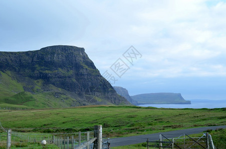 斯凯苏格兰NeistPoint美丽的海悬崖和风景高地优美背景图片