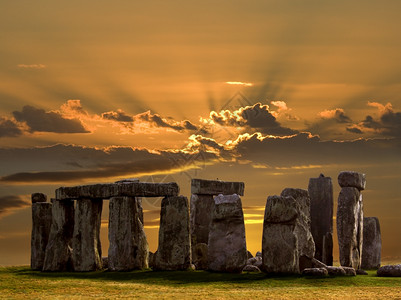 新石器时代公元前30年联合国教科文组织西南英格兰威尔特郡萨伯里平原上的巨石建造了约30个BC巨石柱是欧洲最著名的史前纪念碑教科文图片