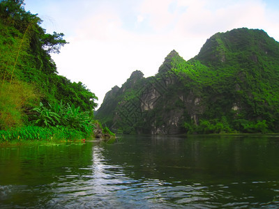 海洋水越南宁平TrangAnNinhBinh池塘图片