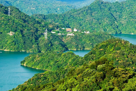 爬坡道河环绕湖泊的山丘脉储藏地道原亚洲旅行图片