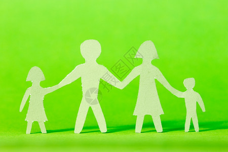团队合作象征隔离在绿色背景下的家庭切除形状Name团结图片