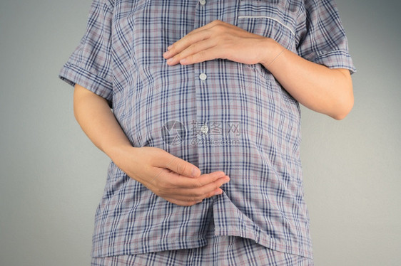 腹部怀孕期妇的胃部服装图片