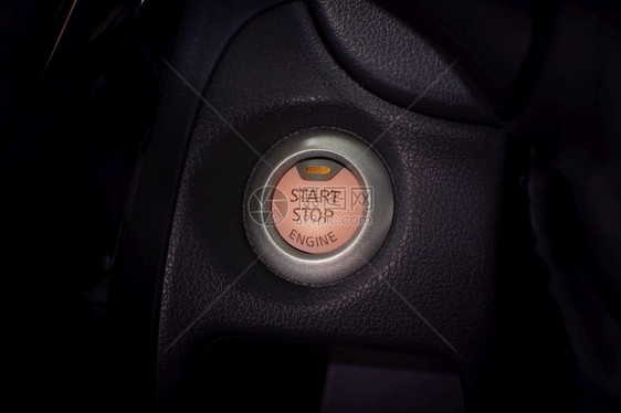 奢华转变用橙色灯光汽车部件概念启动汽车引擎按钮的离开图片