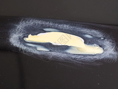 裂缝汽车上的纹和剥皮颜色被擦去以修整在防滑车表面的刮痕纹理金属黑图片