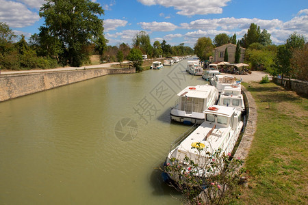 维林克在法国CanalduMidi的船旅游桥图片