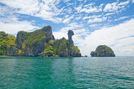 美丽的热带海滩大石头结景观松弛图片