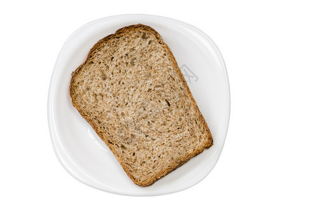 营养Rye面包切片白色板块在背景上被孤立色的烘烤图片