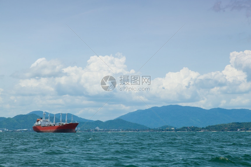 码头附近海上运输的摩尔德港外运输靠近离岸图片