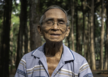 老年花园亚洲人图片