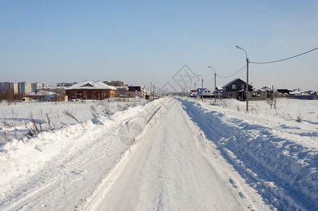 汽车建造俄罗斯桑尼冬日俄罗斯中车道城镇的雪覆盖道路街图片