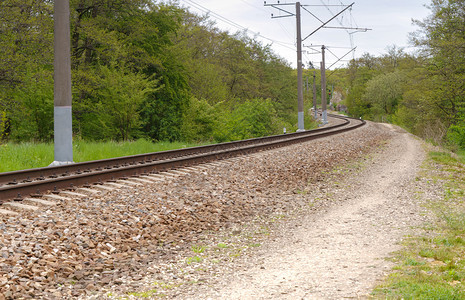 结石火车延伸到远方的铁路三排钢轨延伸到远方的铁路自然图片
