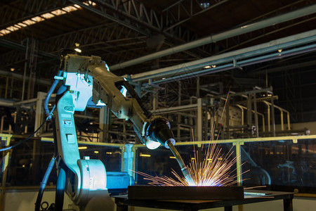 机器人在汽车厂焊接金属行业塑料高的图片