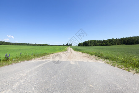 道路工程面沥青变成缝纫和沙的农村地区没有沥青夏季风景柏油路假期图片