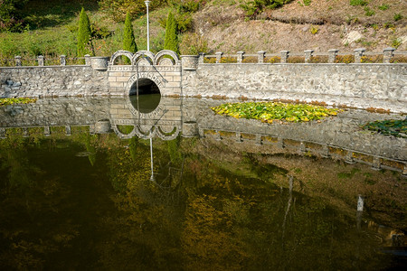 CrisanVaca修道院的湖景历史文化灵图片