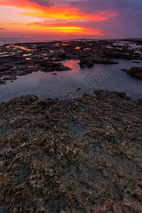 颜色景观在奇克拉纳海滩上圣西佩特里奇克拉纳德鲁斯特卡迪兹西班牙日落阿科斯塔图片