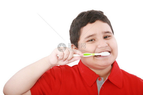 洗涤男生美丽的孩刷牙孤立在白色上卡斯蒂略图片