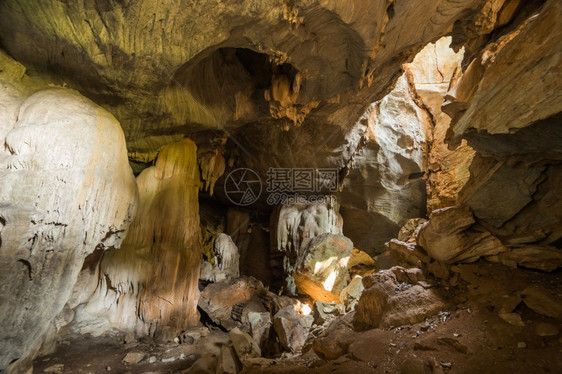 山洞中的太阳束旅行砂岩地球图片