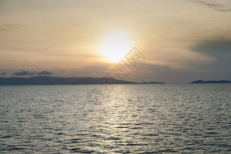 钓鱼景观泰国湾海清晨的太阳升起海浪图片