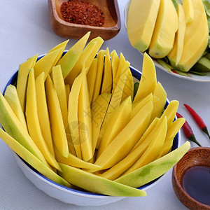 亚洲人越南语水果切片绿芒广受欢迎的热带水果丰富的维他命A生素C科兰根对健康和冲动吸收钙有益胶原图片