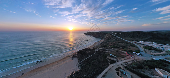 来自葡萄牙西海岸阿马多滩的航空全景人们岩石旅行图片