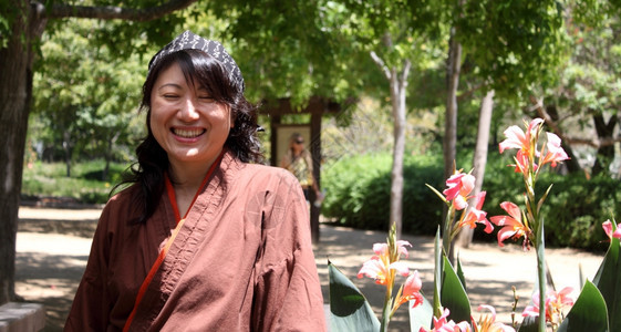 一名穿传统服装的日本妇女肖像孩围巾外部图片