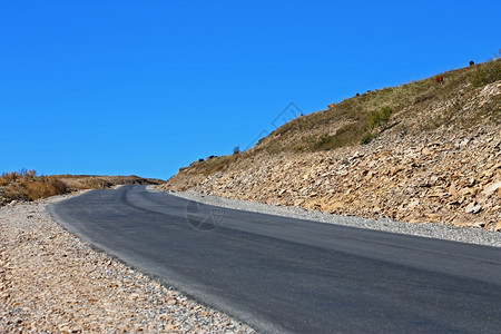 速度绿色自然北高加索地区旅行的山高速公路和地貌景观图片