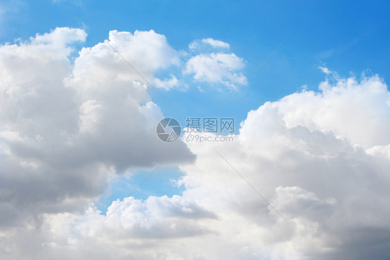 松弛天堂云和空蓝色的图片