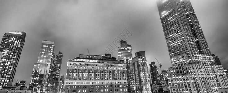 大街曼哈顿夜天线高的摩大楼市中心都会图片