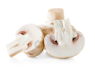 切开的白色蘑菇图片