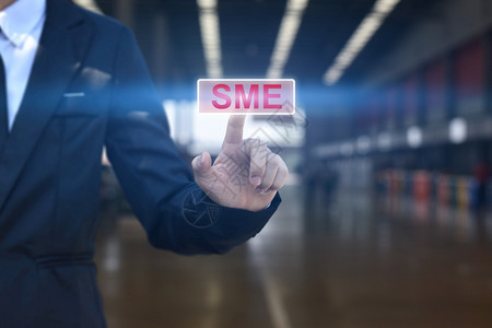 商人手压按钮SME图标中小企业务概念技术男人现代的背景图片