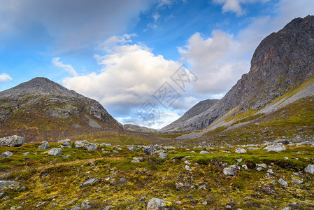 挪威特罗姆索有选择聚焦点风云多的美丽山脉景观欧洲戏剧高的图片
