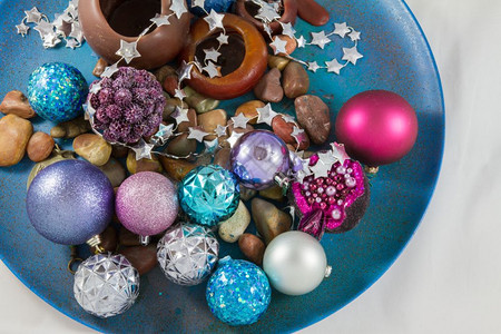 闪光以蓝色和紫为主要彩的板块装饰圣诞节碗风格图片