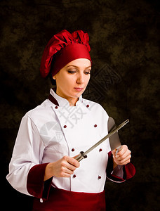 美食厨房乡村的小刀女厨师照片配有轮骨和农村背景更锋利的女厨师照片图片
