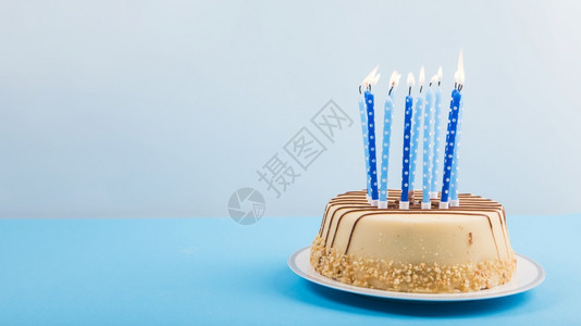 高的蓝背景分辨率和高品质的美丽光照灯蜡烛蓝背景美味蛋糕优质容照片概念高品质的美丽照片概念高品质优美照片概念水果图片