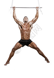 男人摄影棚的肌肉男高地在白种背景上被隔离躯干运动员图片