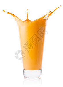 喝多汁的生柑橘胡萝卜或酸奶在白色背景上隔离喷洒柑橘胡萝卜和酸奶并喷洒图片