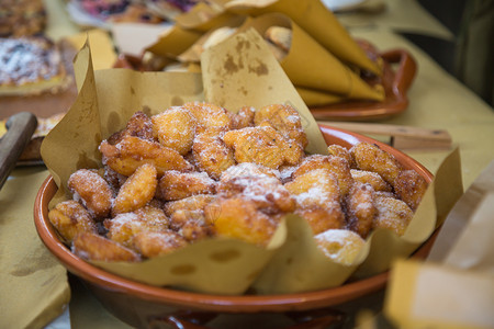庆典乡村厨师型的嘉年华意大利义花朵甜点球配有冰糖典型意大利義酒节图片