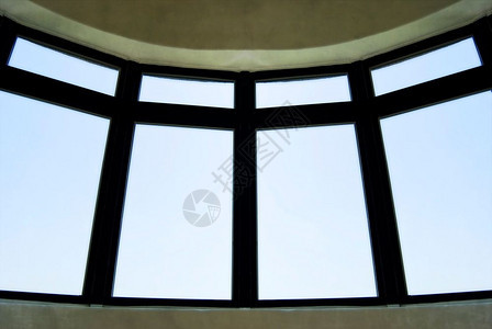 蓝天空外圆形系列窗口内侧有泥墙建造玻璃法语图片