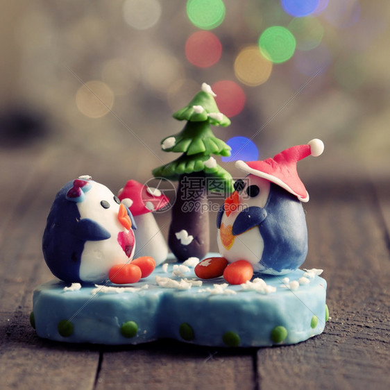 你自己精彩的假期圣诞卡快乐配有惊人的手工制作Xma装饰品以祝贺冬季节日抽象手工艺品如雪人猫头鹰鸟小从粘土材料中摘取的诺亚树皮作为图片