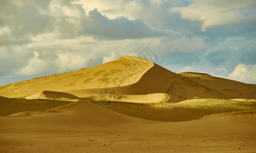 蒙古沙精灵丘漠阳光明媚的日努尔景观巴汗图片