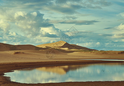 蒙古沙精灵丘漠阳光明媚的日曼汗努尔美丽的图片