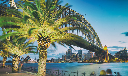 假期悉尼港桥晚上澳大利亚城市标志摩天大楼著名的图片