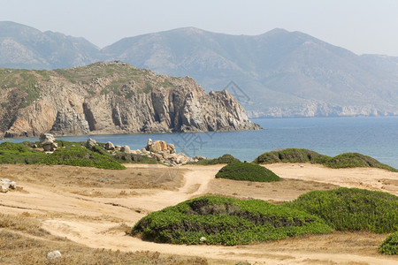 悬崖西方布格鲁意大利撒丁岛卡波佩科拉的斯托尼海滩图片