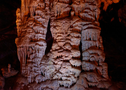 以色列索雷克洞穴的图片列形状奇怪的自然粉色图片