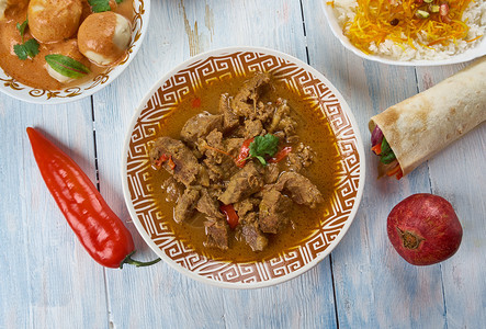 盘子MuttonAfghaniKormaAfghaniuisine中亚各种传统菜盘顶视东方的羊肉图片