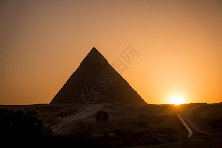橙著名的埃及吉萨日落时金字塔大地标图片