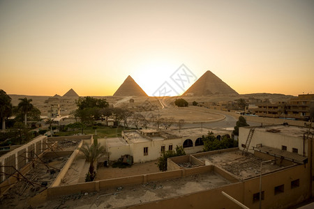 埃及吉萨日落时金字塔大埃及学景观古老的图片